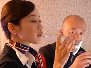 Nữ học sinh nghiêm túc đến nhà cậu bạn cá biệt định mách phụ huynh nhưng nào ngờ…
